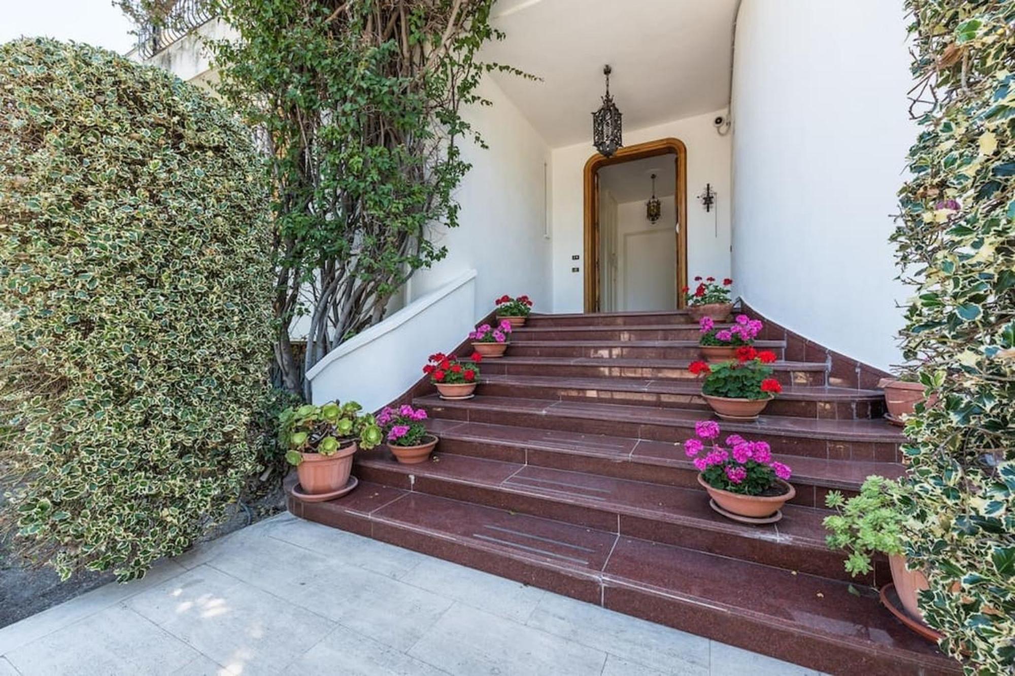 Villa Mary - Oroblu Trani Exterior photo